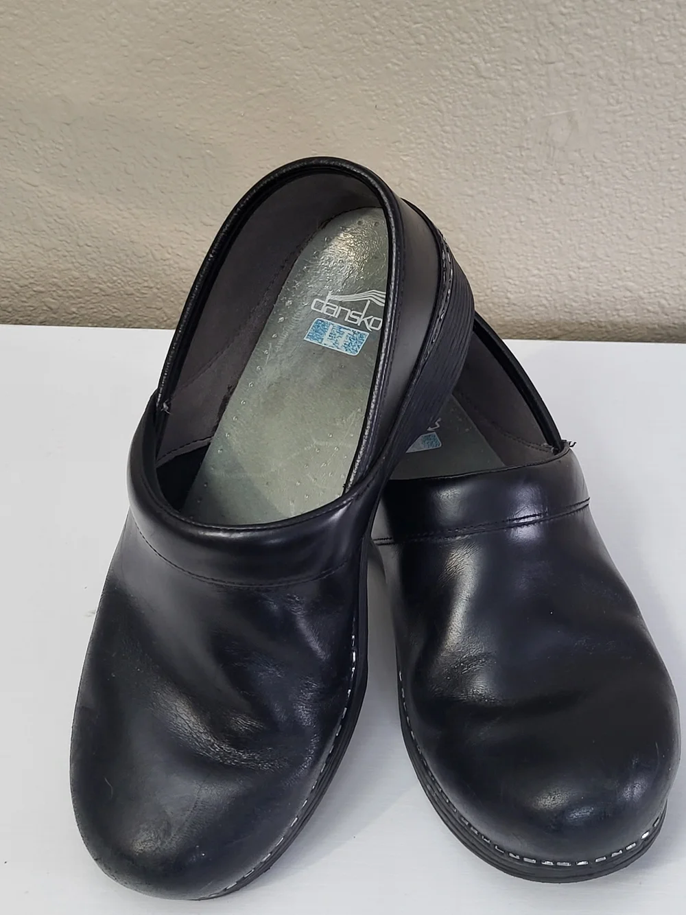 Dansko Womens Black Leather Professional Clog Size 39 8.5